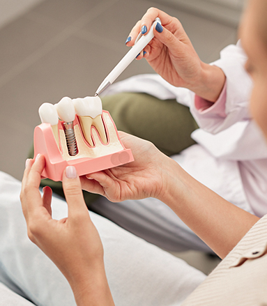 There Are 2 Types Of Dental Implants. Which Is Best For You?